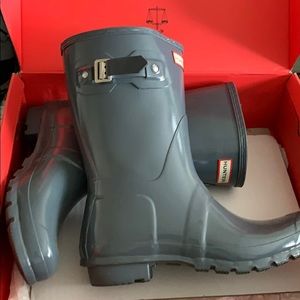 HUNTER short gray rain boots size 9